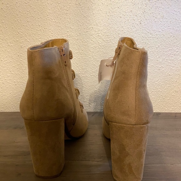 XOXO tan suede Pom Pom ankle boots sizes 8 & 8.5 NWT - Picture 3 of 7